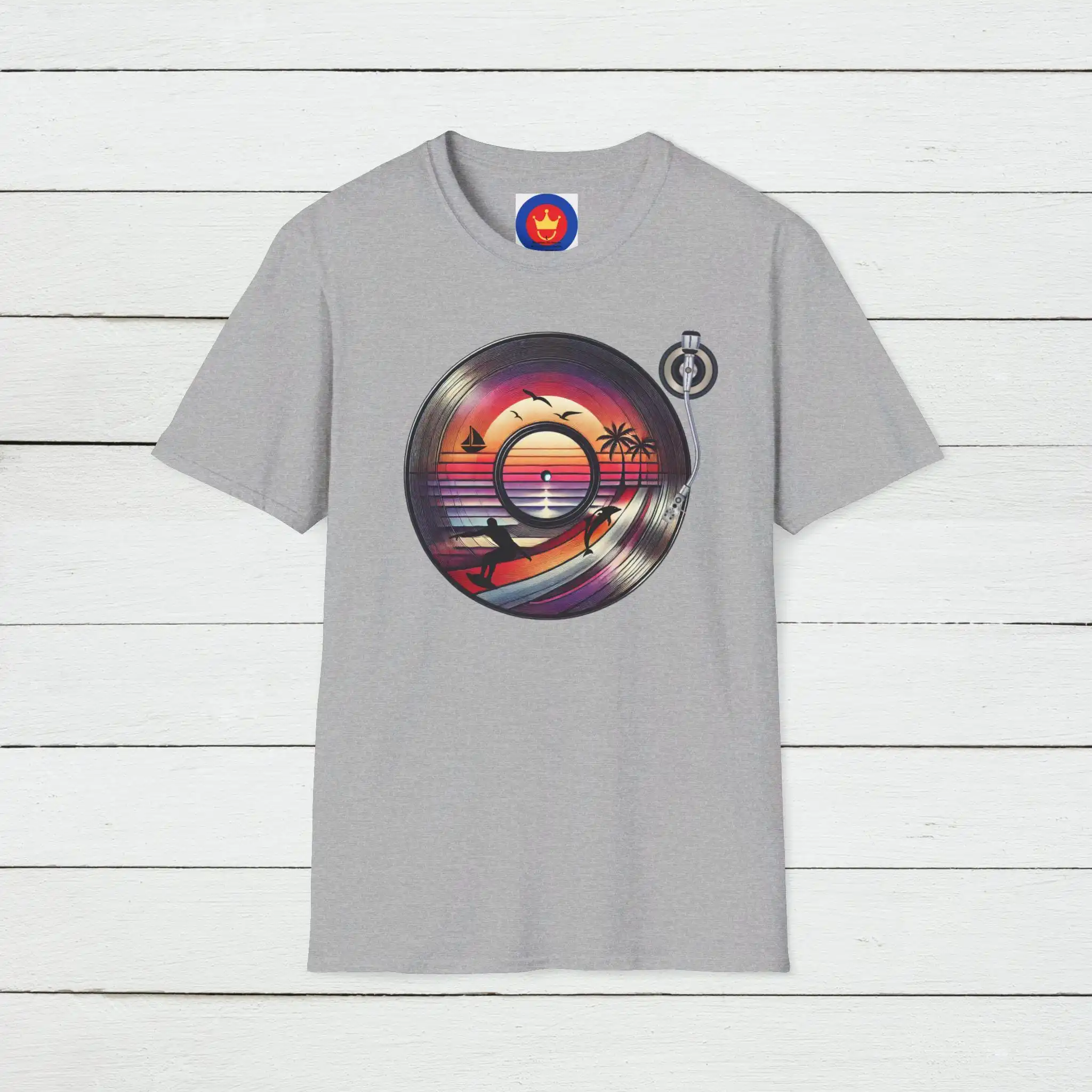 Vintage Vibes Fashion - Kaos Vinyl Pantai Retro Desain Musik