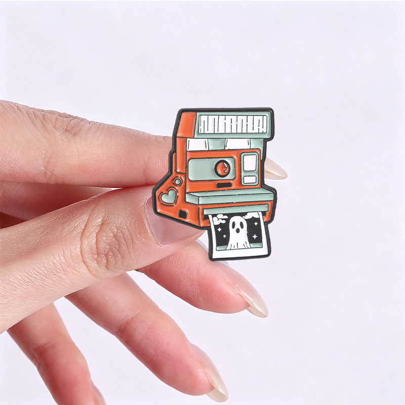 Pin Enamel Kamera Polaroid Han - Vintage Vibes Fashion ulasan dan harga
