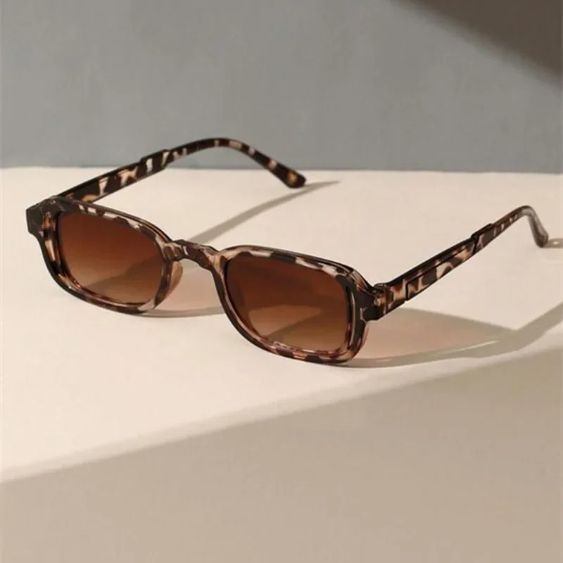 Kacamata Hitam Persegi Panjang - Vintage Fashion Female ulasan dan harga