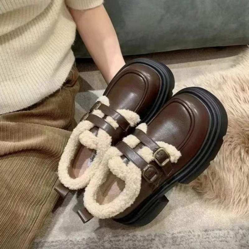 Sepatu Kulit Kecil Gaya Inggri - Vintage Fashion Style ulasan dan harga